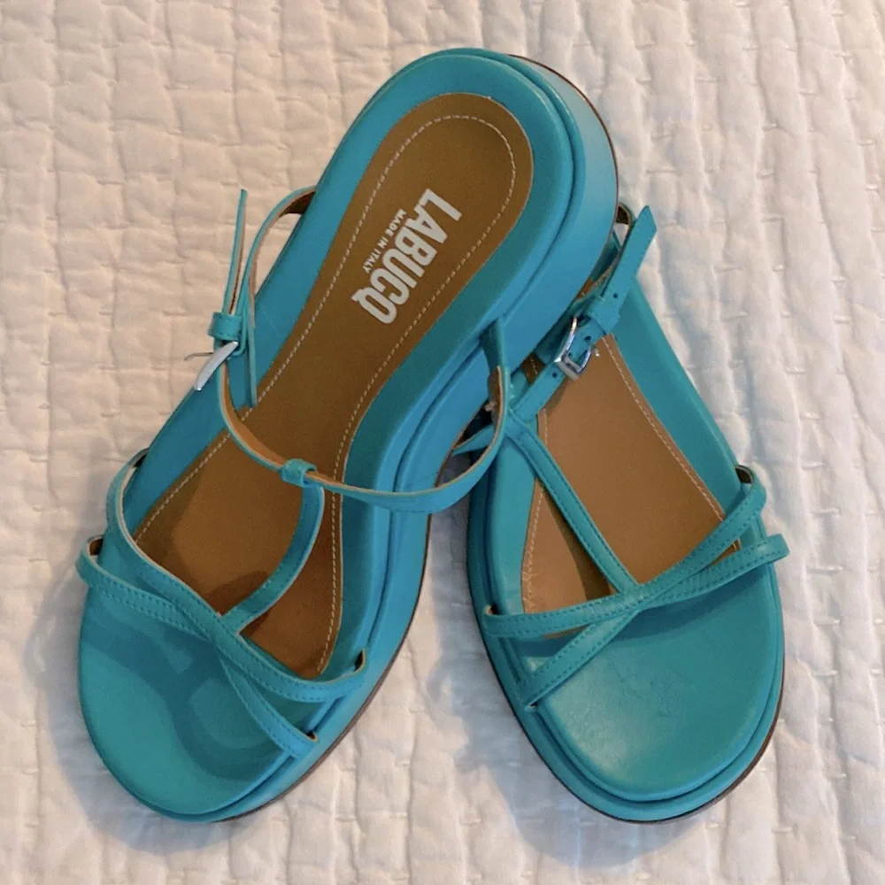 LABUCQ TURQUOISE PLATFORM SANDALS  Size 36 some scratches see pics‎